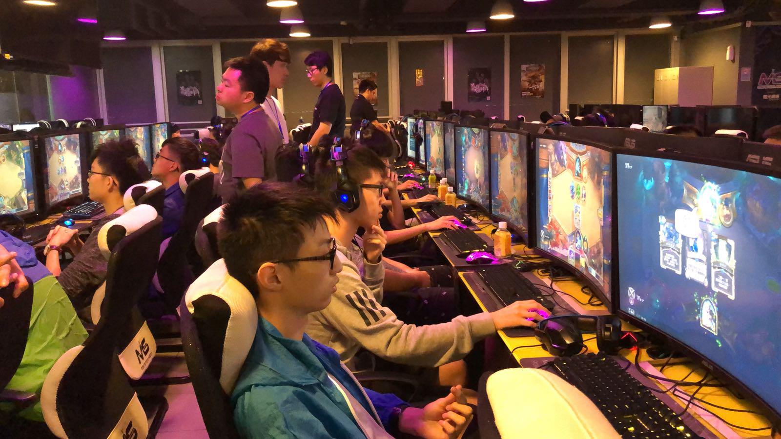 月如一日的 月如一日的