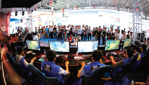 激烈比赛中 激烈比赛中