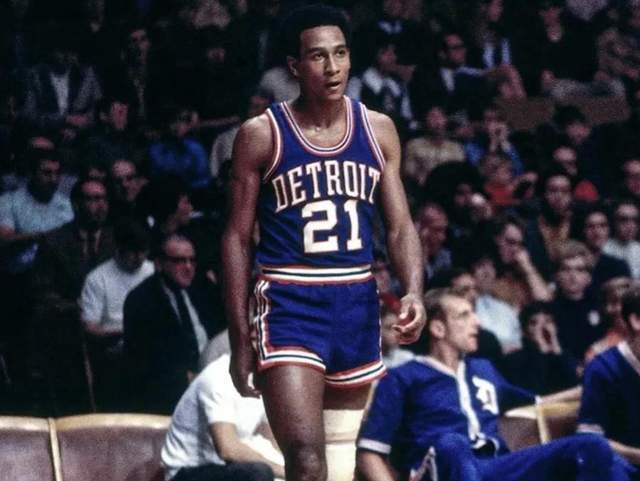 易建联曾凭 易建联曾凭