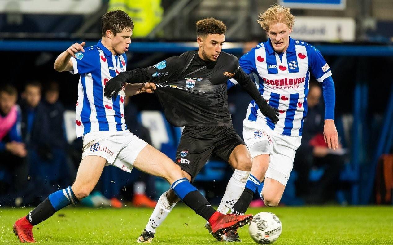 限制亚当斯 限制亚当斯